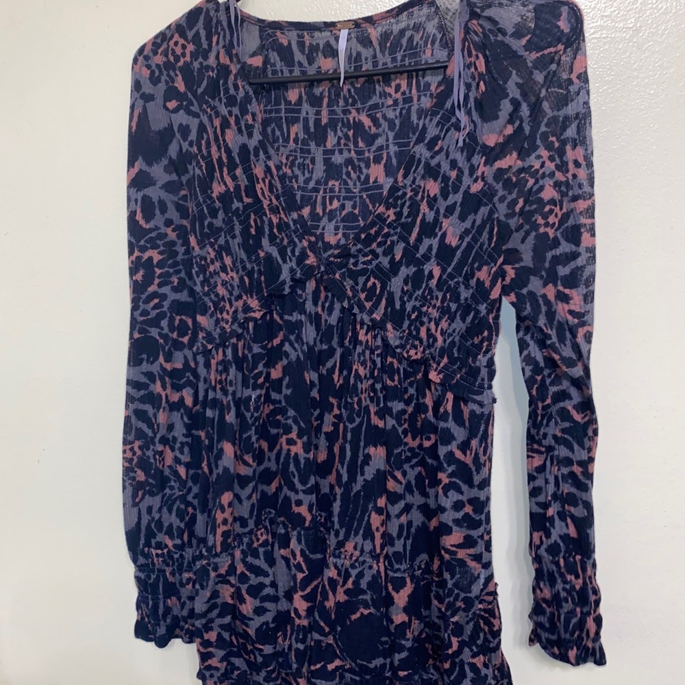 Free people light weight flowy top